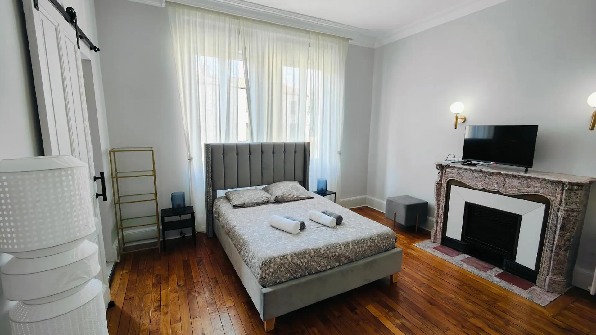 Privatunterkunft Self-Checkin Town House - Rooms To Rent In A Beautiful Modern Town House - Not A Hotel - Location De Chambres Avec Arrivee En Autonomie - Extra Fee For Sheets And Towels - Private Parking - Check Your Plateform Inbox And Follow Check-In Instructions Saint-Romain-en-Gal
