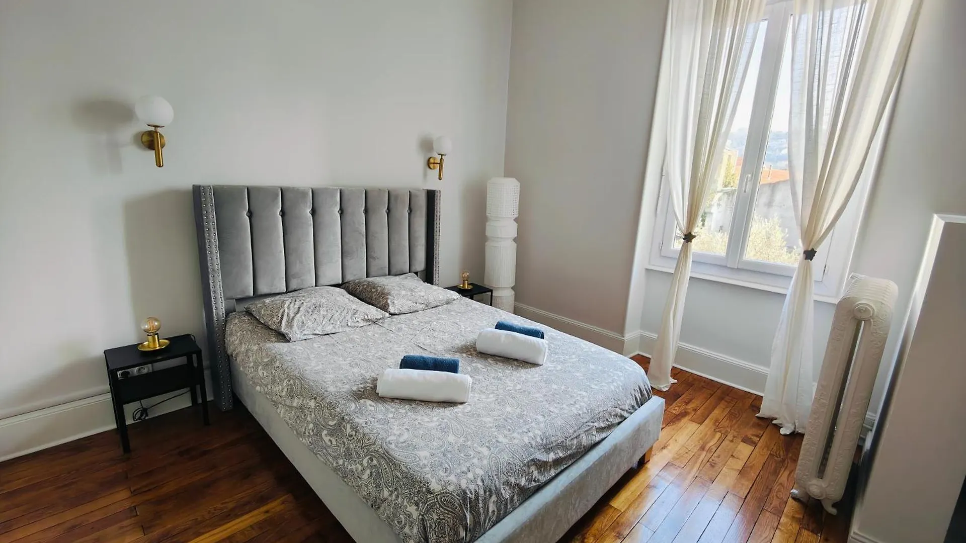 Self-Checkin Town House - Rooms To Rent In A Beautiful Modern Town House - Not A Hotel - Location De Chambres Avec Arrivee En Autonomie - Extra Fee For Sheets And Towels - Private Parking - Check Your Plateform Inbox And Follow Check-In Instructions Saint-Romain-en-Gal