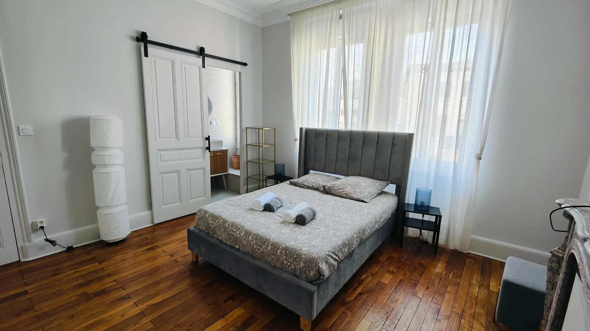 Self-Checkin Town House - Rooms To Rent In A Beautiful Modern Town House - Not A Hotel - Location De Chambres Avec Arrivee En Autonomie - Extra Fee For Sheets And Towels - Private Parking - Check Your Plateform Inbox And Follow Check-In Instructions Saint-Romain-en-Gal Homestay