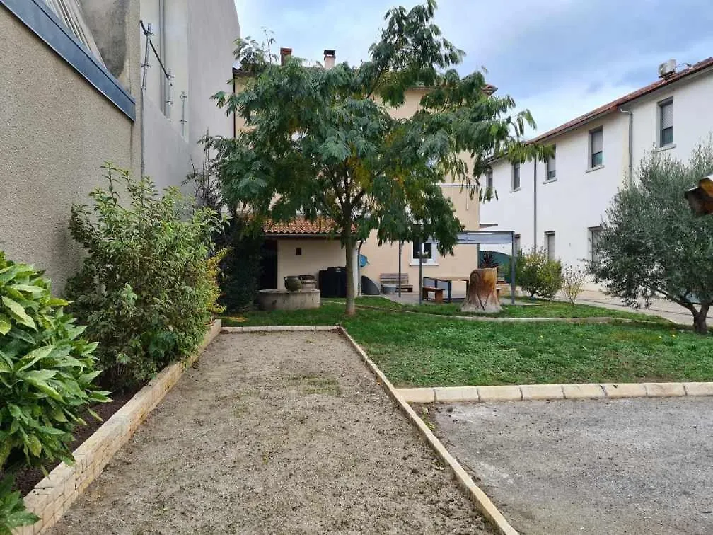 Privatunterkunft Self-Checkin Town House - Rooms To Rent In A Beautiful Modern Town House - Not A Hotel - Location De Chambres Avec Arrivee En Autonomie - Extra Fee For Sheets And Towels - Private Parking - Check Your Plateform Inbox And Follow Check-In Instructions Saint-Romain-en-Gal