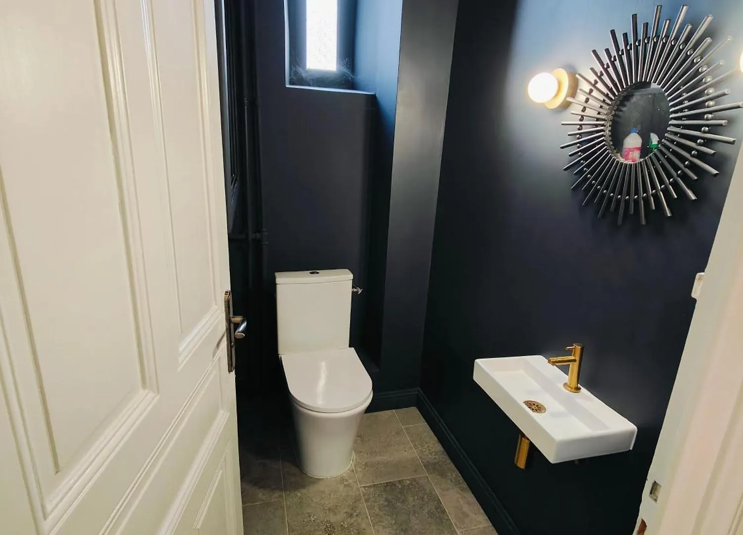 Self-Checkin Town House - Rooms To Rent In A Beautiful Modern Town House - Not A Hotel - Location De Chambres Avec Arrivee En Autonomie - Extra Fee For Sheets And Towels - Private Parking - Check Your Plateform Inbox And Follow Check-In Instructions Saint-Romain-en-Gal 0*,  Frankreich