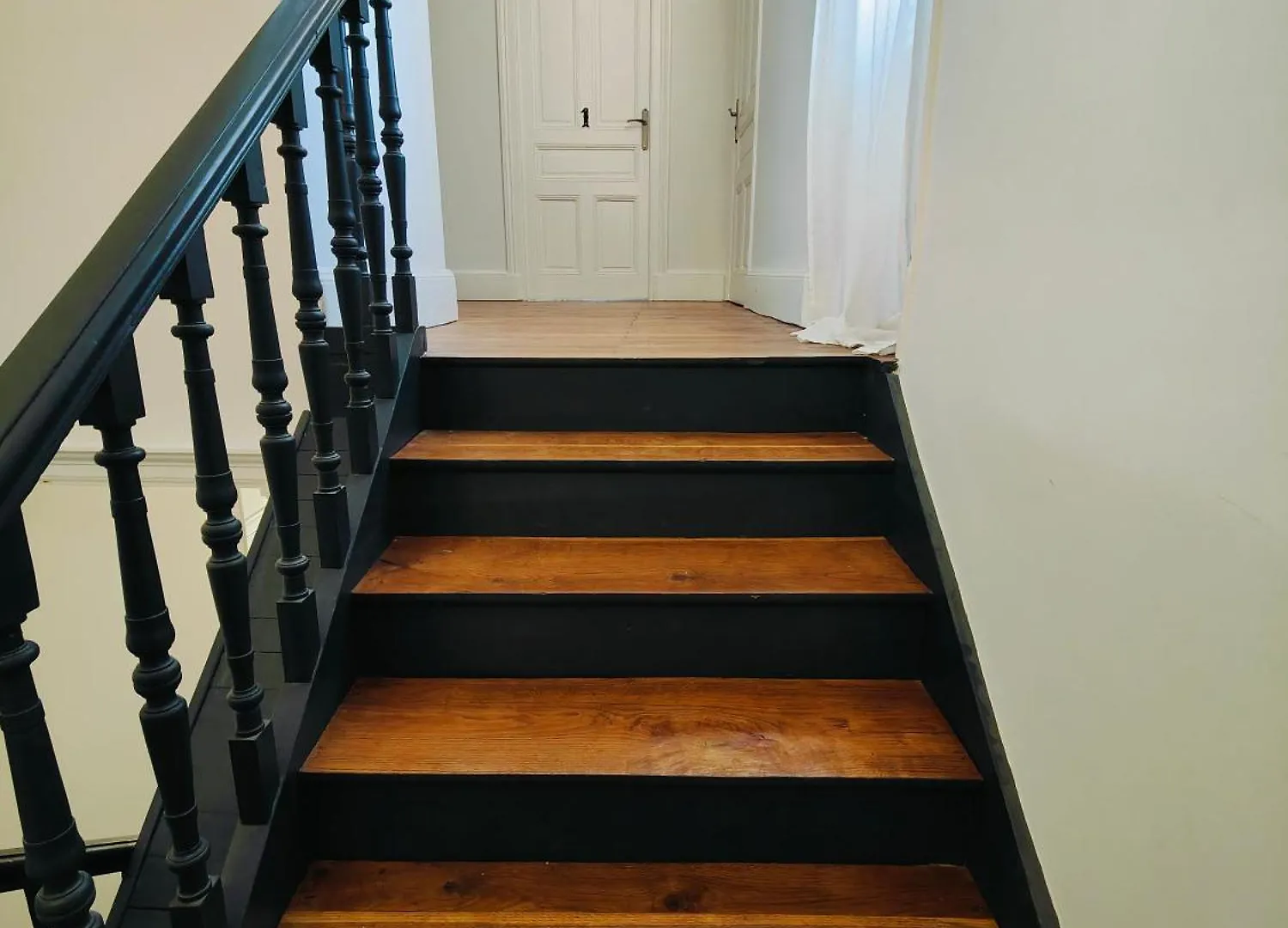 Self-Checkin Town House - Rooms To Rent In A Beautiful Modern Town House - Not A Hotel - Location De Chambres Avec Arrivee En Autonomie - Extra Fee For Sheets And Towels - Private Parking - Check Your Plateform Inbox And Follow Check-In Instructions Saint-Romain-en-Gal Privatunterkunft