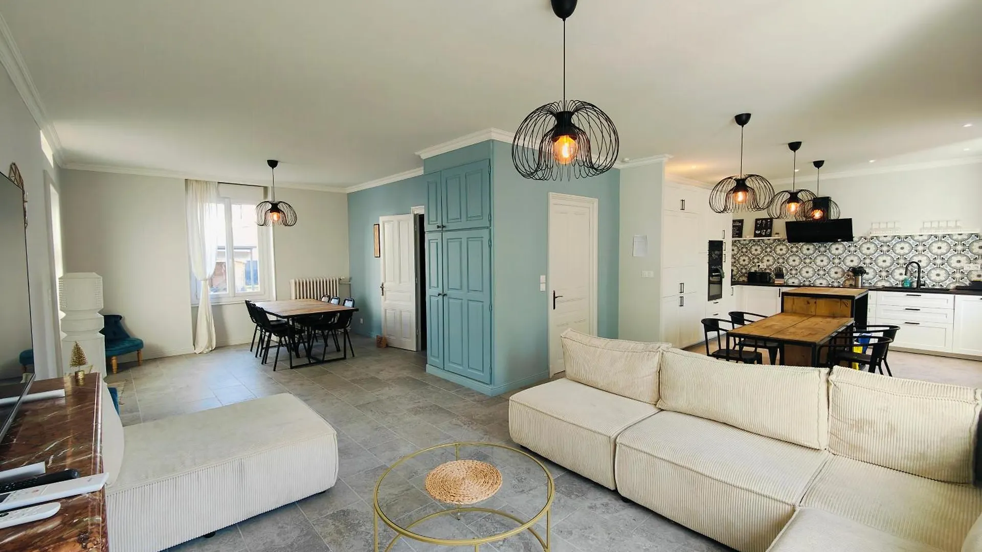Homestay Self-Checkin Town House - Rooms To Rent In A Beautiful Modern Town House - Not A Hotel - Location De Chambres Avec Arrivee En Autonomie - Extra Fee For Sheets And Towels - Private Parking - Check Your Plateform Inbox And Follow Check-In Instructions Saint-Romain-en-Gal